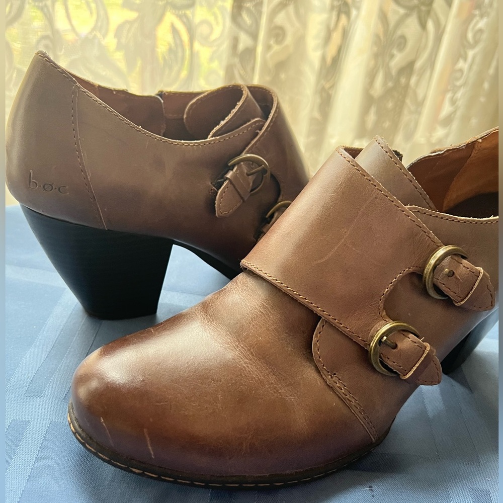 BOC Brown ankle leather heeled booties with zippers and buckles, size 9.5